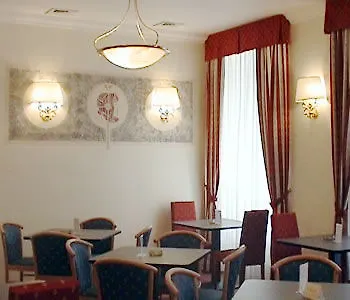 Tivoli Отель 3*