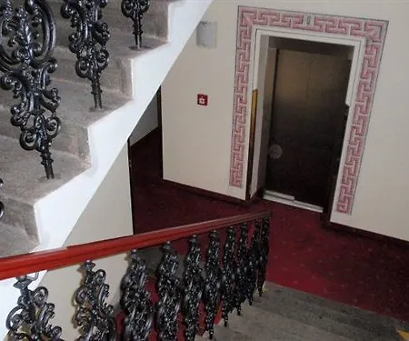 Tivoli Отель